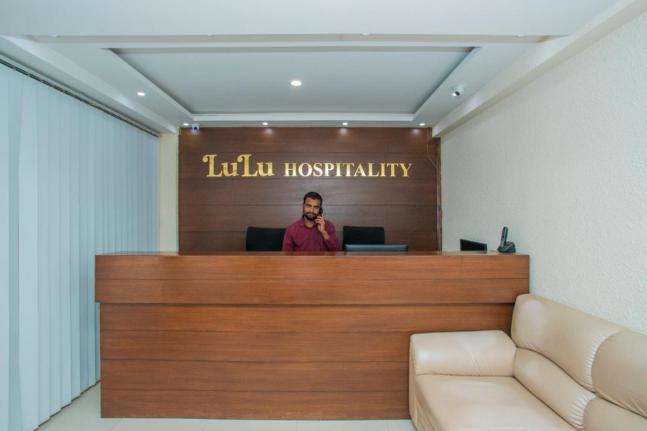 Oyo 4797 Lulu Hospitality Hotel Yelahanka Buitenkant foto