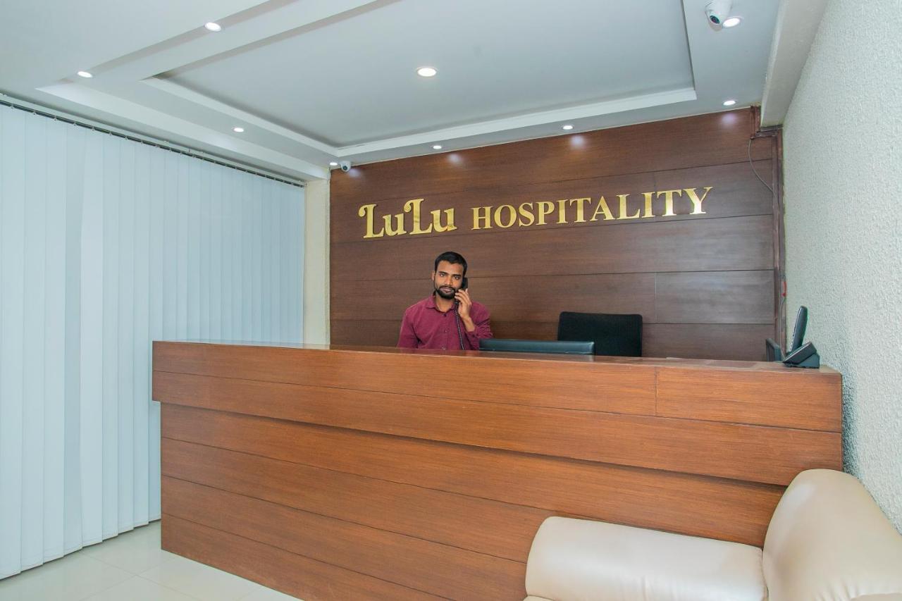 Oyo 4797 Lulu Hospitality Hotel Yelahanka Buitenkant foto