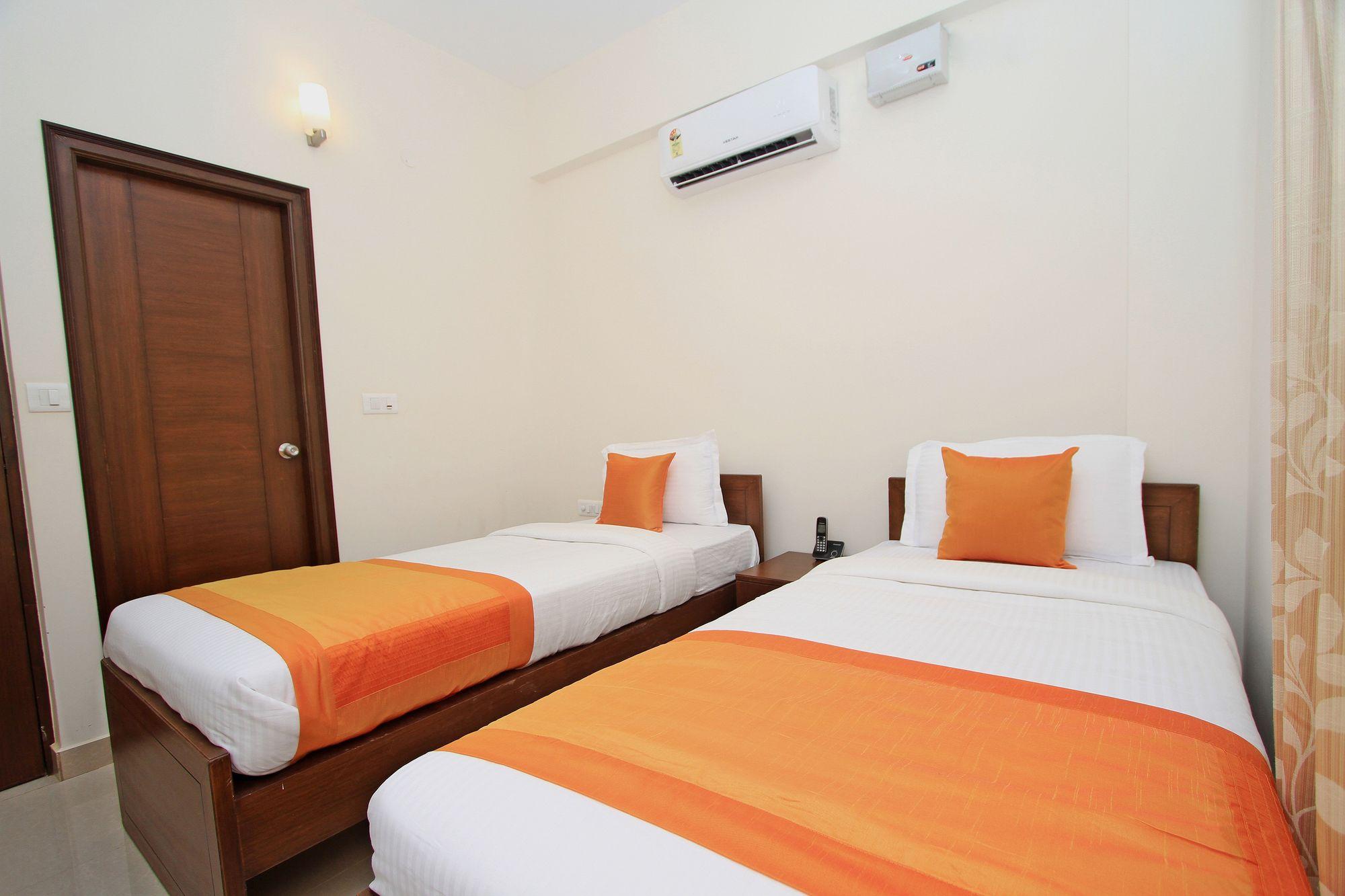 Oyo 4797 Lulu Hospitality Hotel Yelahanka Buitenkant foto