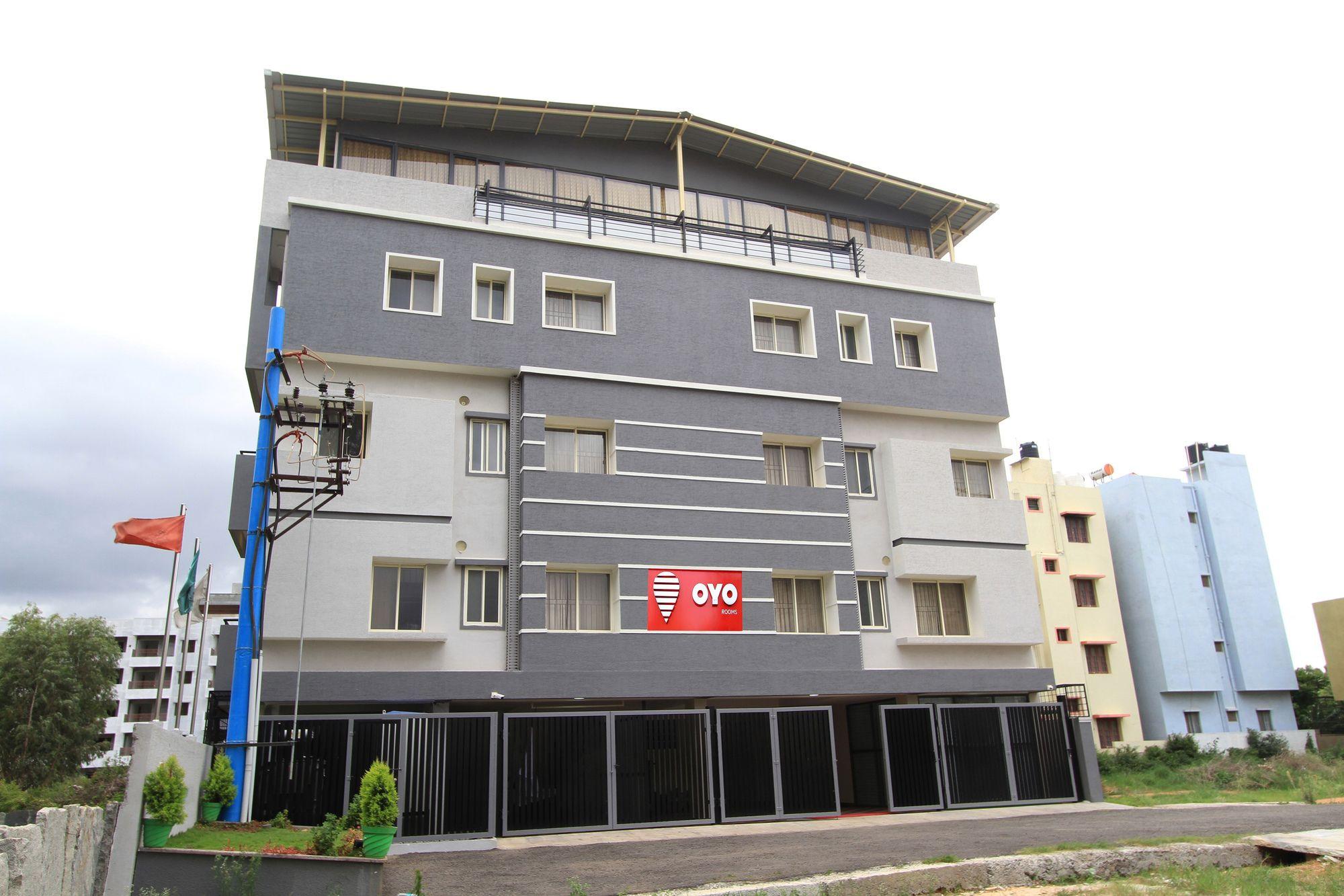 Oyo 4797 Lulu Hospitality Hotel Yelahanka Buitenkant foto