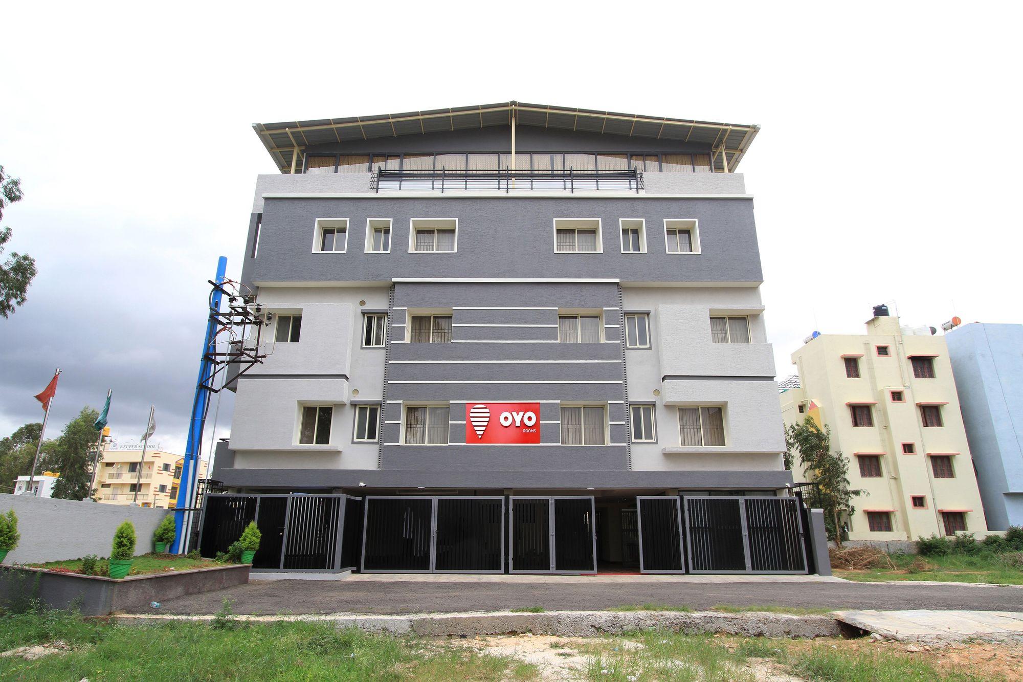 Oyo 4797 Lulu Hospitality Hotel Yelahanka Buitenkant foto