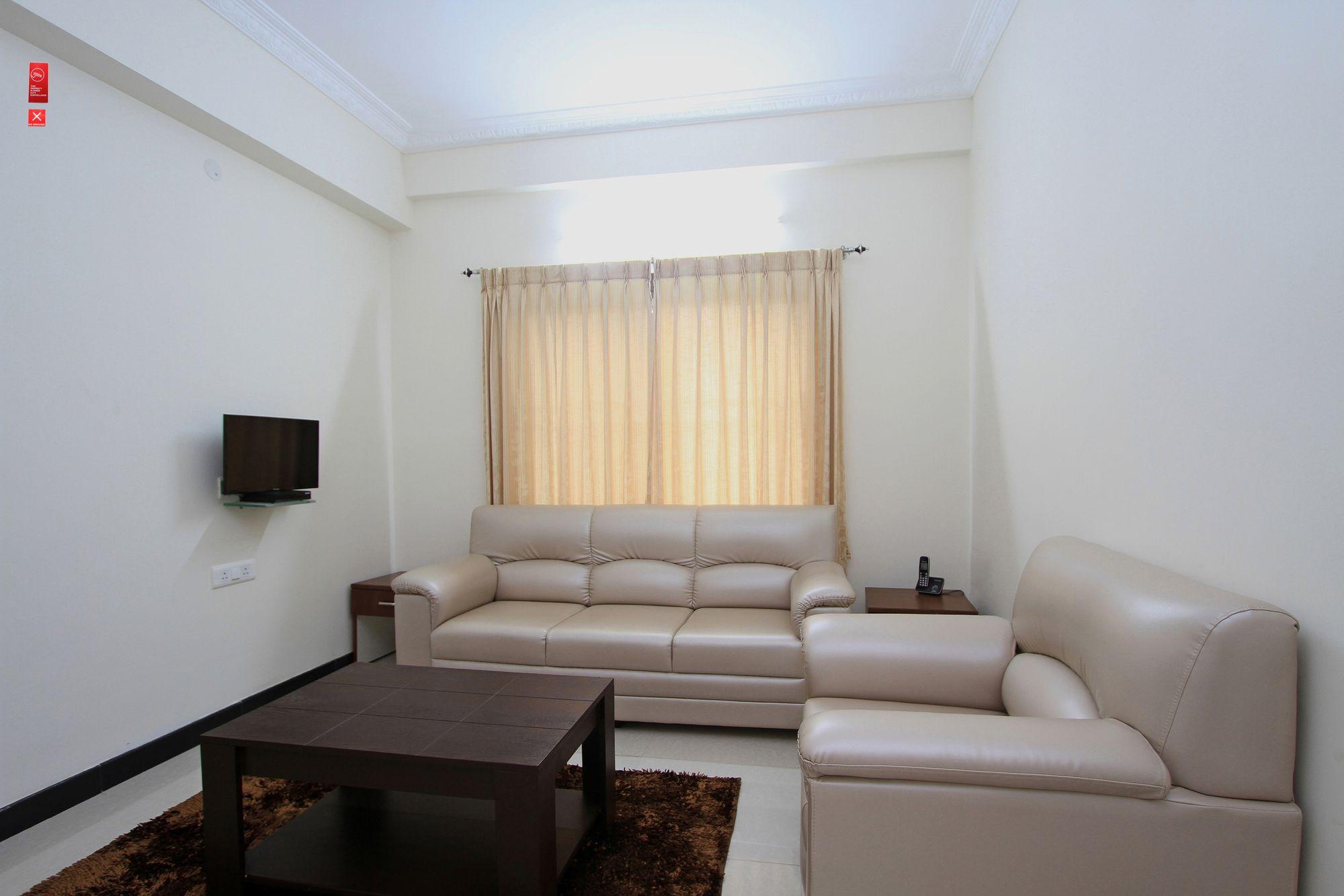 Oyo 4797 Lulu Hospitality Hotel Yelahanka Buitenkant foto