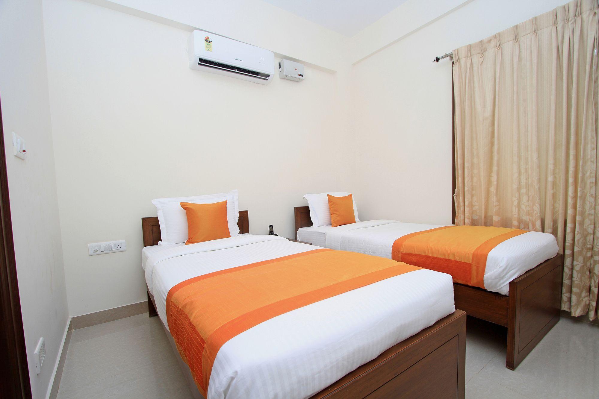 Oyo 4797 Lulu Hospitality Hotel Yelahanka Buitenkant foto