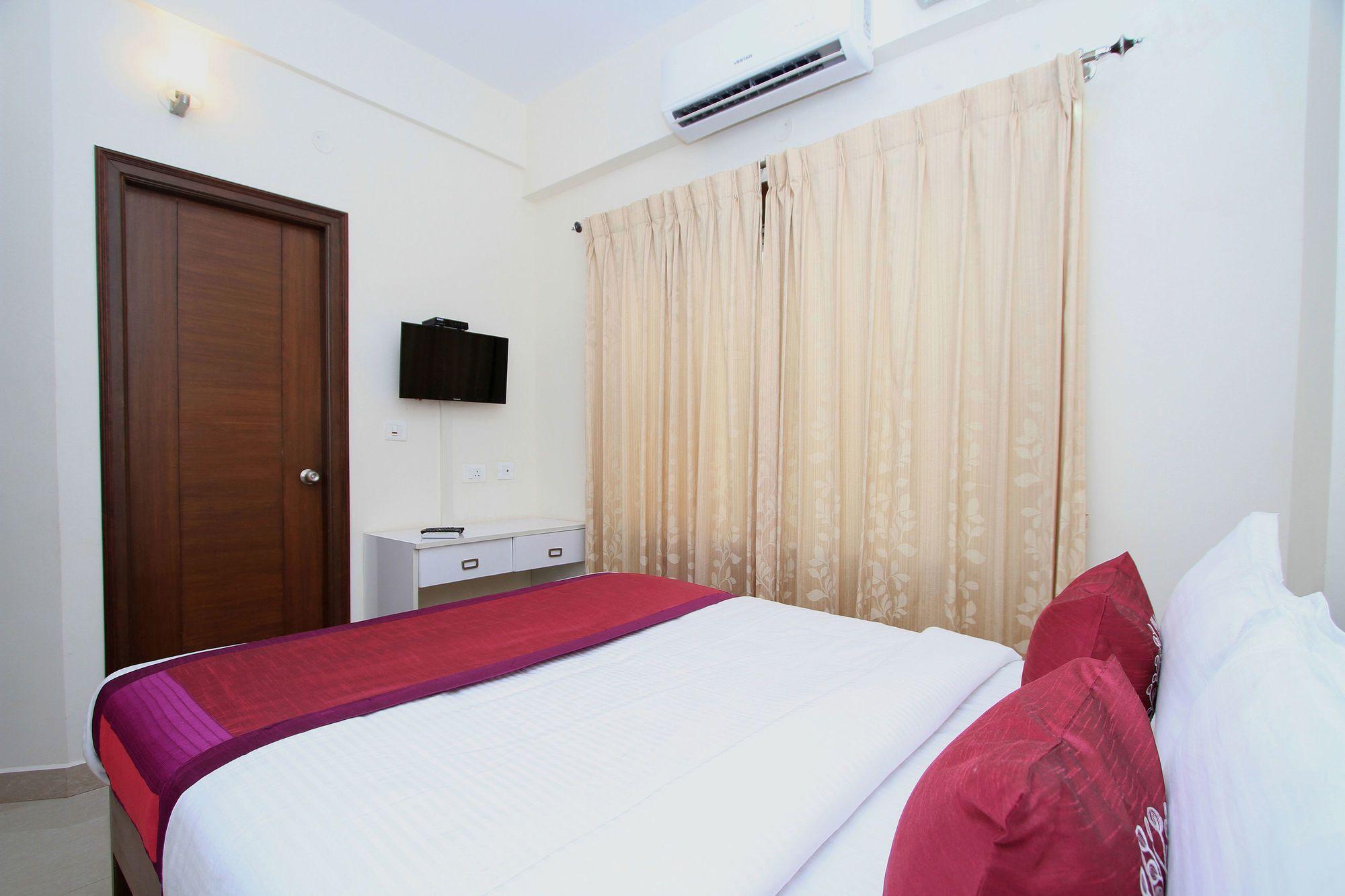 Oyo 4797 Lulu Hospitality Hotel Yelahanka Buitenkant foto