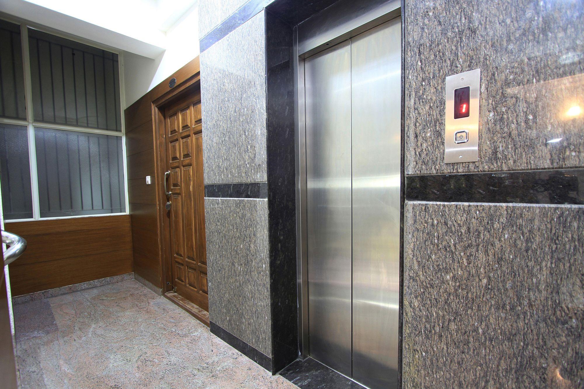 Oyo 4797 Lulu Hospitality Hotel Yelahanka Buitenkant foto