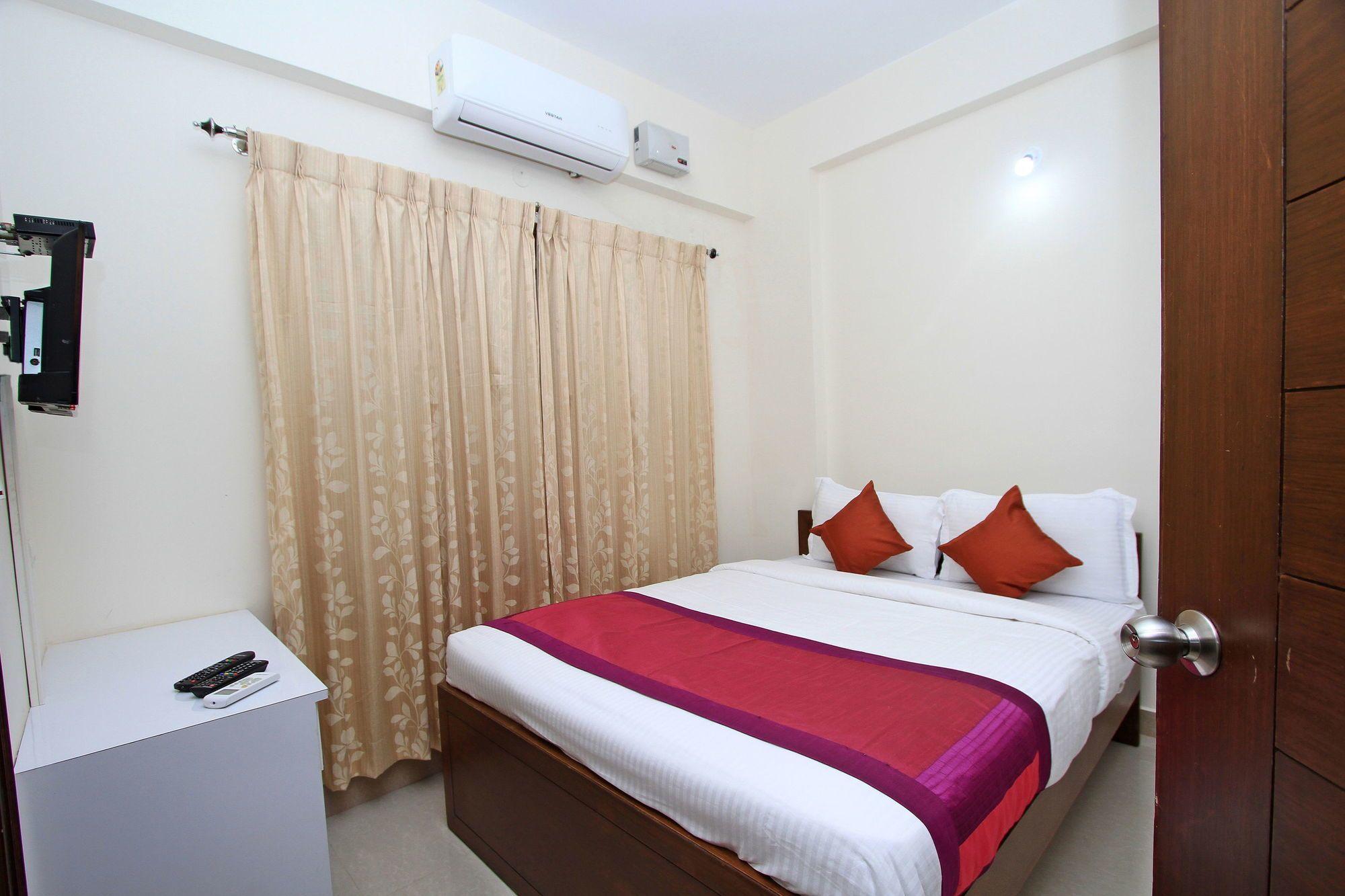 Oyo 4797 Lulu Hospitality Hotel Yelahanka Buitenkant foto
