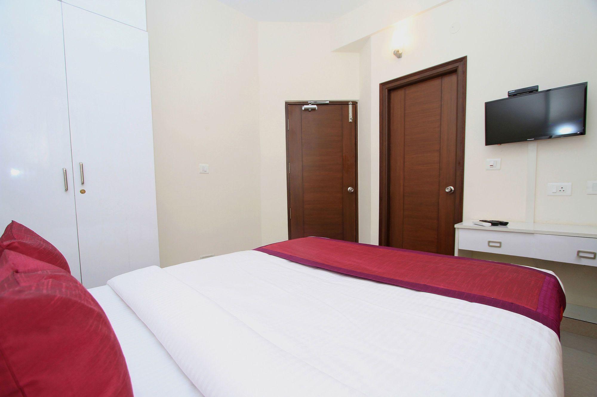 Oyo 4797 Lulu Hospitality Hotel Yelahanka Buitenkant foto