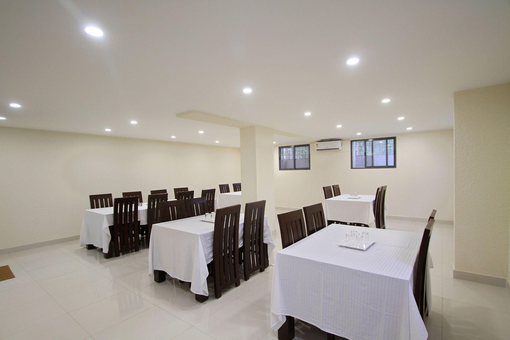Oyo 4797 Lulu Hospitality Hotel Yelahanka Buitenkant foto