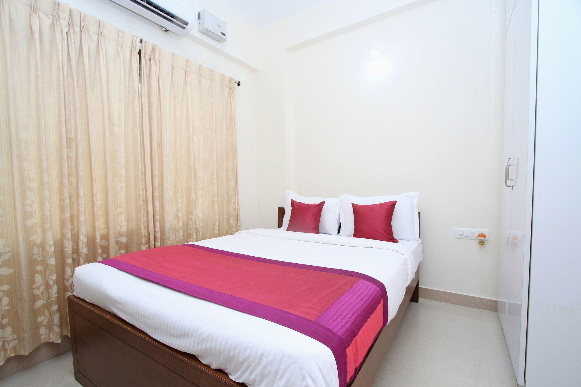 Oyo 4797 Lulu Hospitality Hotel Yelahanka Buitenkant foto