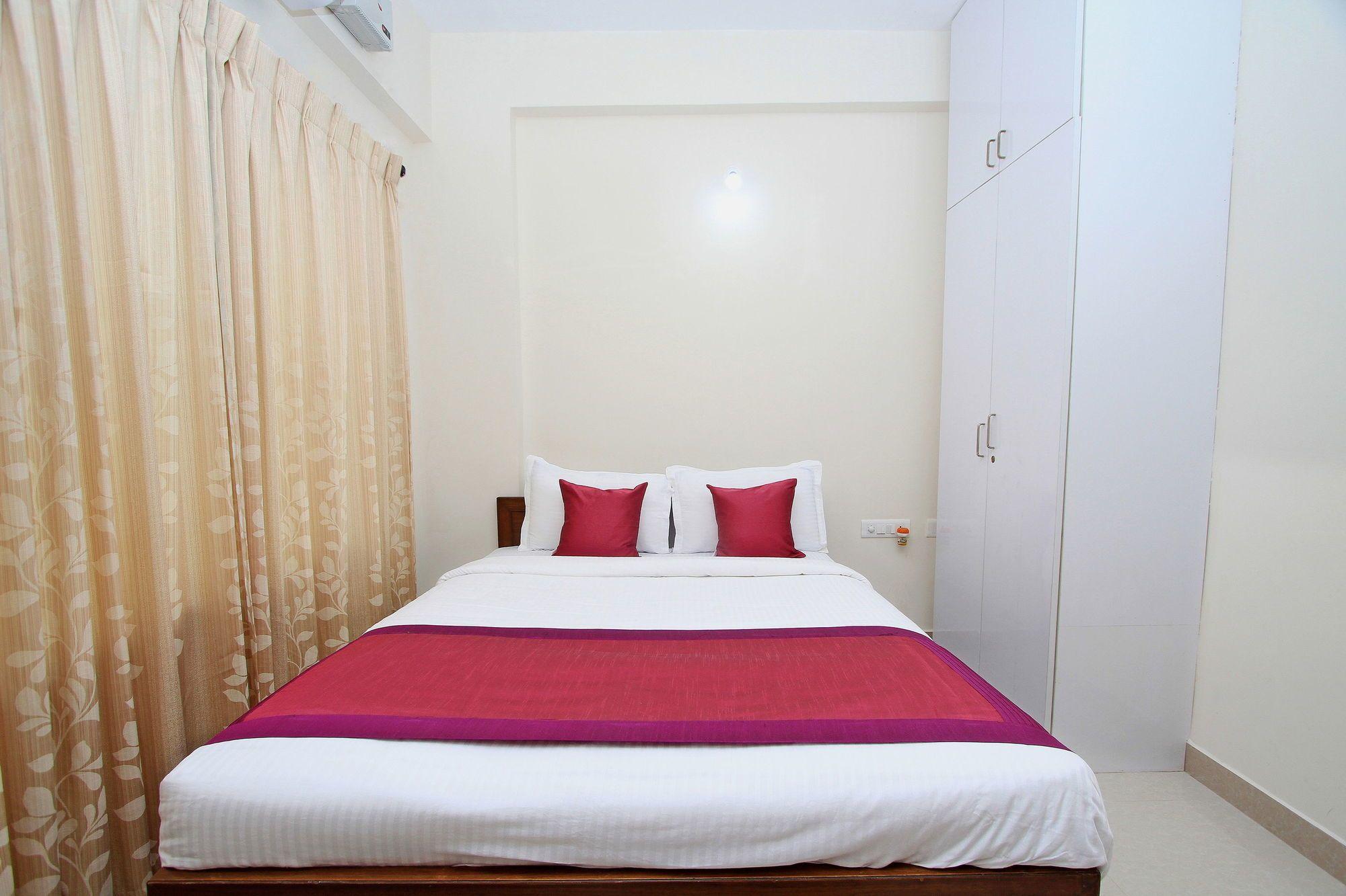 Oyo 4797 Lulu Hospitality Hotel Yelahanka Buitenkant foto