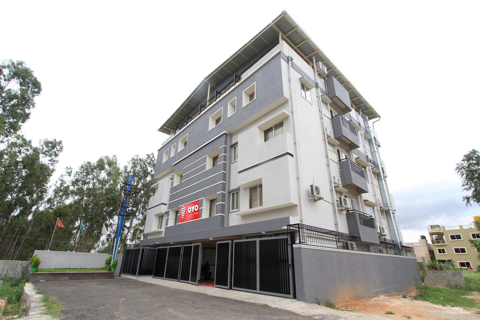 Oyo 4797 Lulu Hospitality Hotel Yelahanka Buitenkant foto