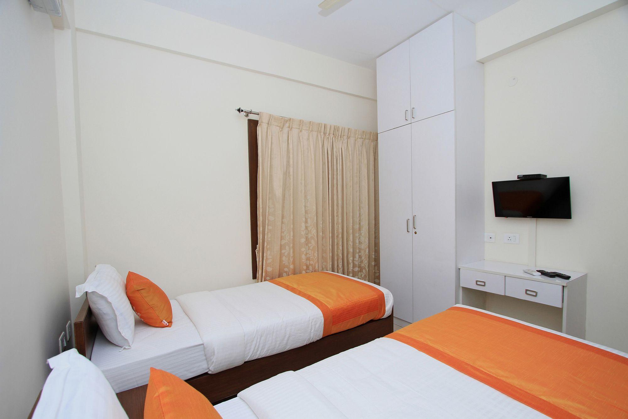 Oyo 4797 Lulu Hospitality Hotel Yelahanka Buitenkant foto